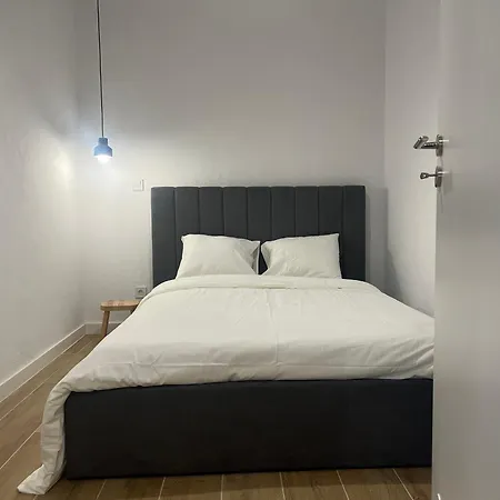 B Home Living - Comfort Like Home 2Bd & Terrace Apartman