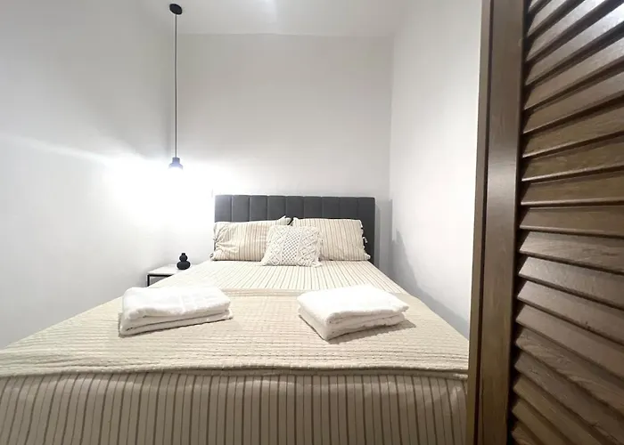 B Living - Comfort Like 2bd & Terrace *